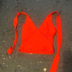 NWOT women’s Vibrant Red Sleeveless Crop Top size medium from Tik Tok shop